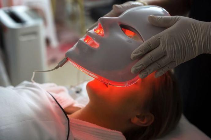 LED light therapy mask